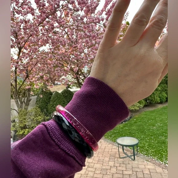 Plastic rounded triangle Barbie pink bangle - Picture 1 of 10